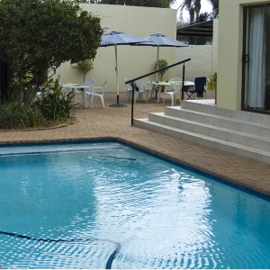 RELAXED SWIMMING